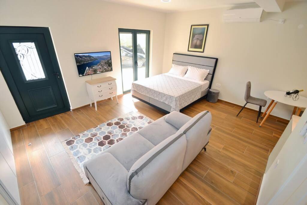 Urban Escape For Two In Kotor 아파트 외부 사진