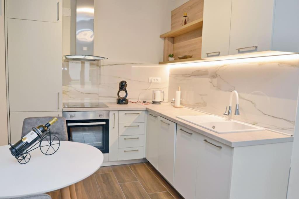 Urban Escape For Two In Kotor 아파트 외부 사진